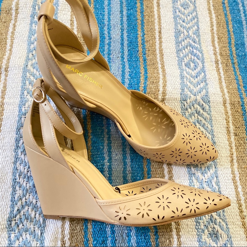 Marc Fisher Nude Wedges Size 10M